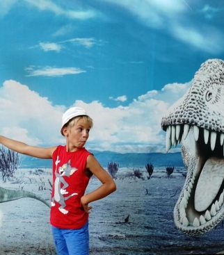 Павлов Миша в гостях у динозавров в Евпатории