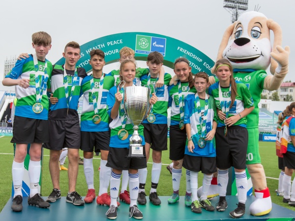 Юным спортсменам Международных детских игр вручили  специальную награду «Футбола для дружбы»