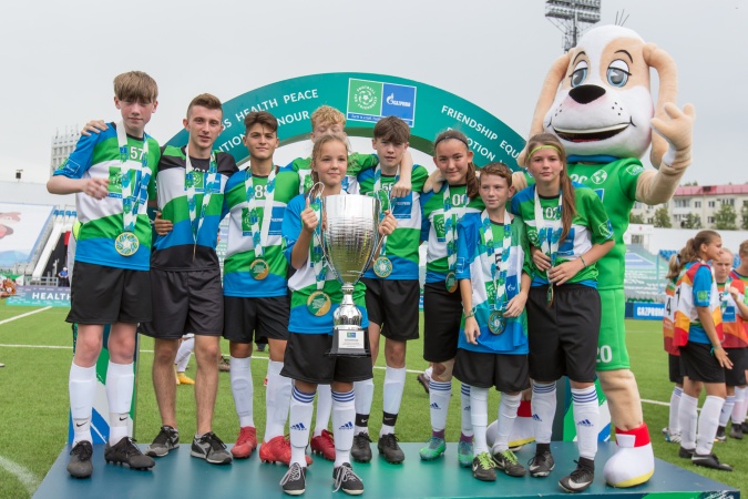 Юным спортсменам Международных детских игр вручили  специальную награду «Футбола для дружбы»