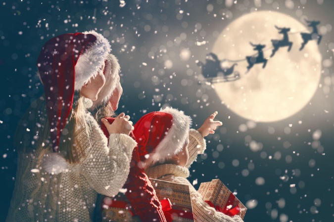 Санта-Клаус отправился в кругосветное путешествие в сопровождении истребителей