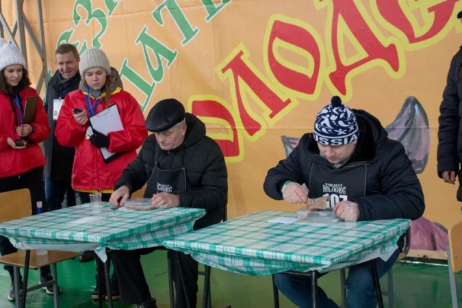 В Подмосковье прошёл первый в мире чемпионат по поеданию холодца