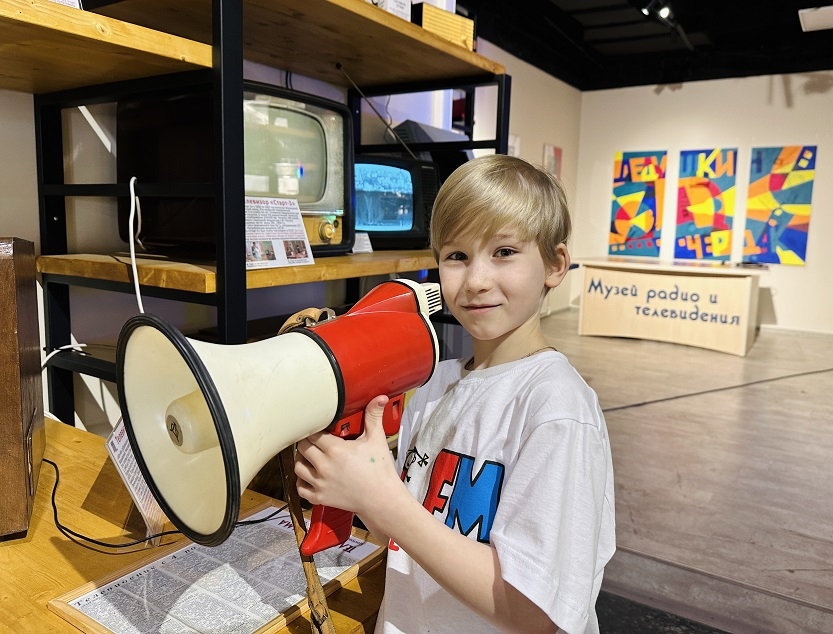 Тимофей Веселков послушал радио из утюга и музыку на костях