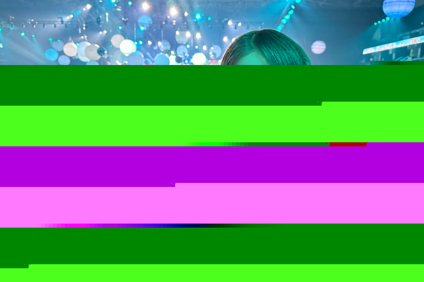 Снежная вечеринка с участием популярных юных артистов и блогеров